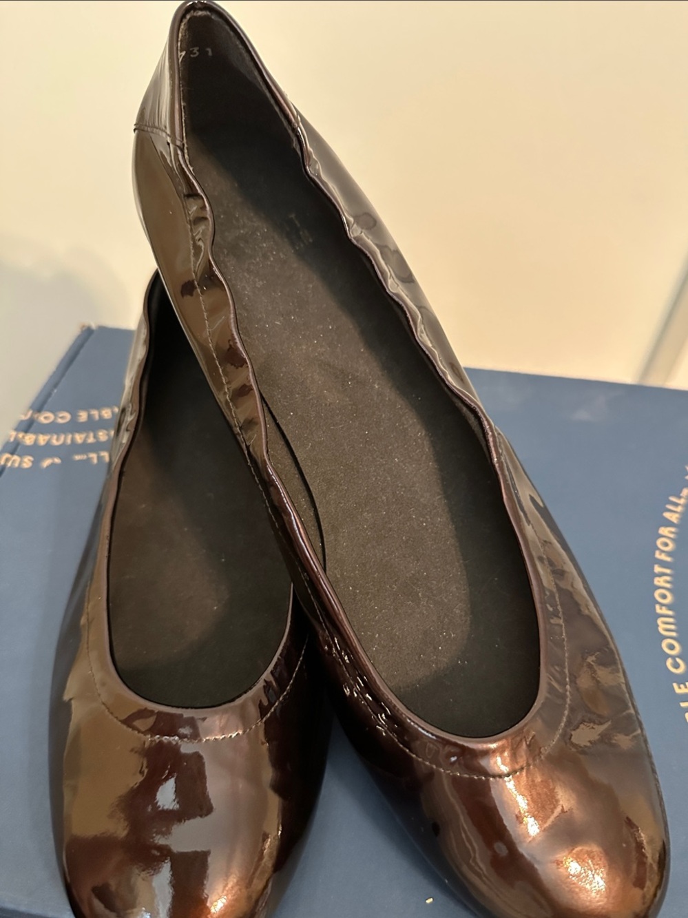 Stuart Weitzman Brown Patent Leather Low Scrunch Block Heel Pumps